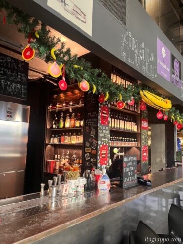 イタリア観光ブログ : ミラノで期間限定のフードコートOPEN メルカート・メトロポリターノ