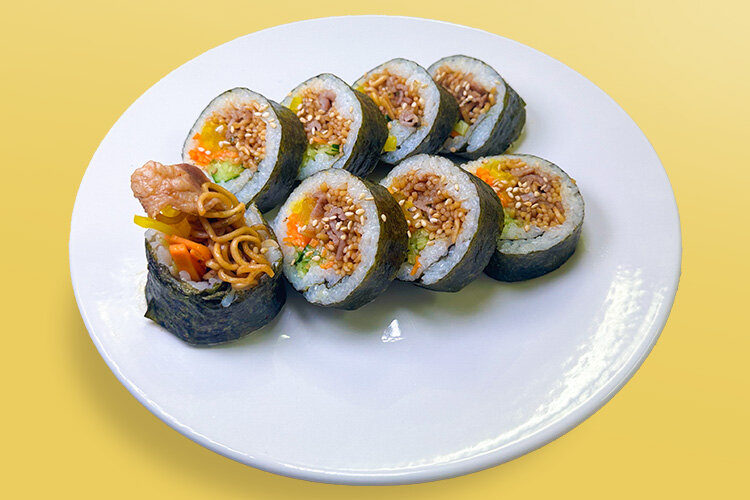 反則級のウマさ！ペヤングとコンビニおかずで作る爆速焼きそば