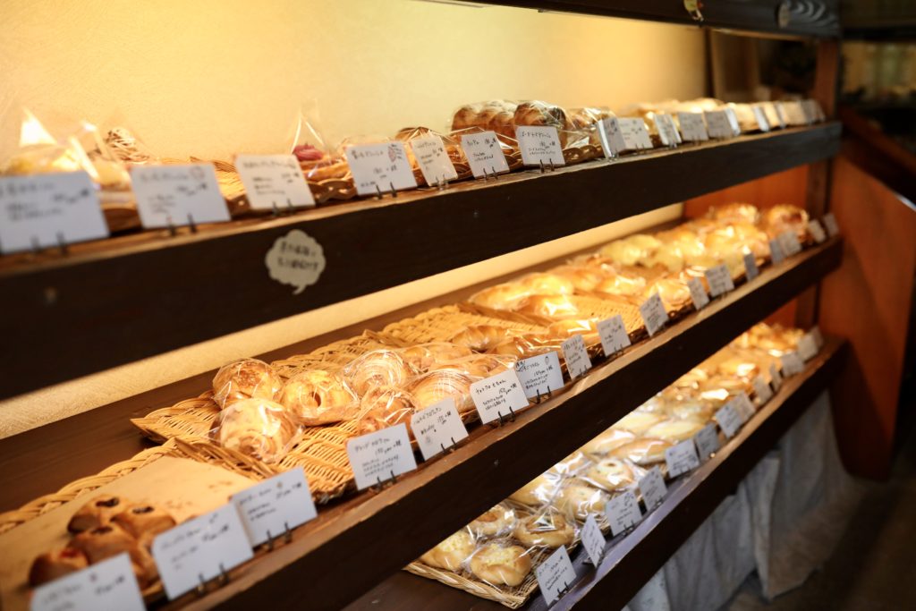 ふんわり柔らかいパンが並ぶ 田園風景のなかのエントツがあるパン屋「chimney ちむにぃ 」高知県公式 高知県のあれこれまとめサイト「高知家の◯◯」