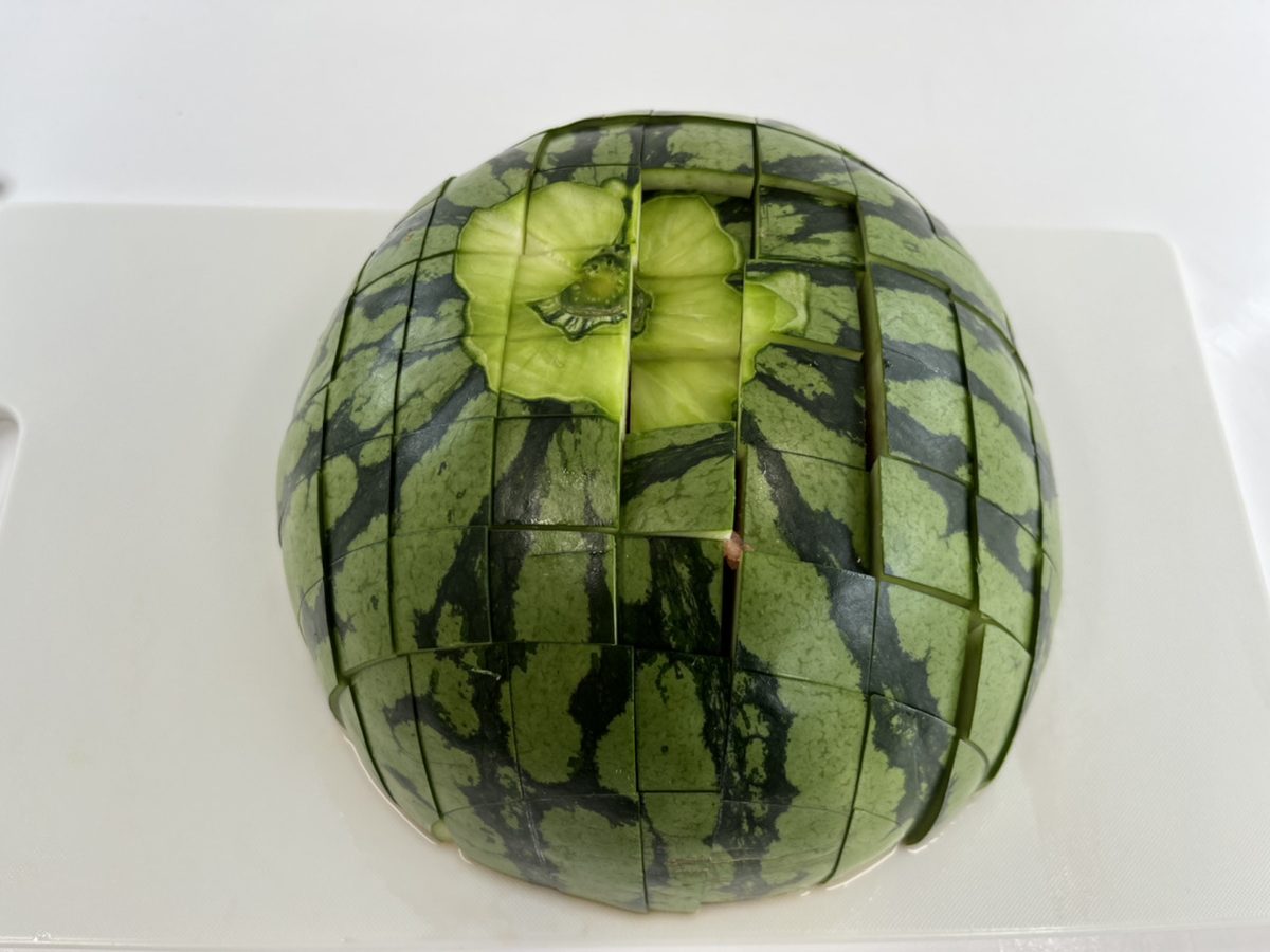 スイカの切り方はこれが正解! 甘さが均等で種も取り除きやすい プロのコツ東京ガス ウチコト