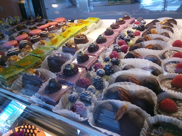 アメリカのスーパーにあったケーキコーナーの写真・画像素材-Snapmart スナップマート