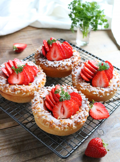 元パティシエ考案。簡単本格「いちごのミルフィーユ」のレシピ 冷凍パイシート使用セブンプレミアム公式