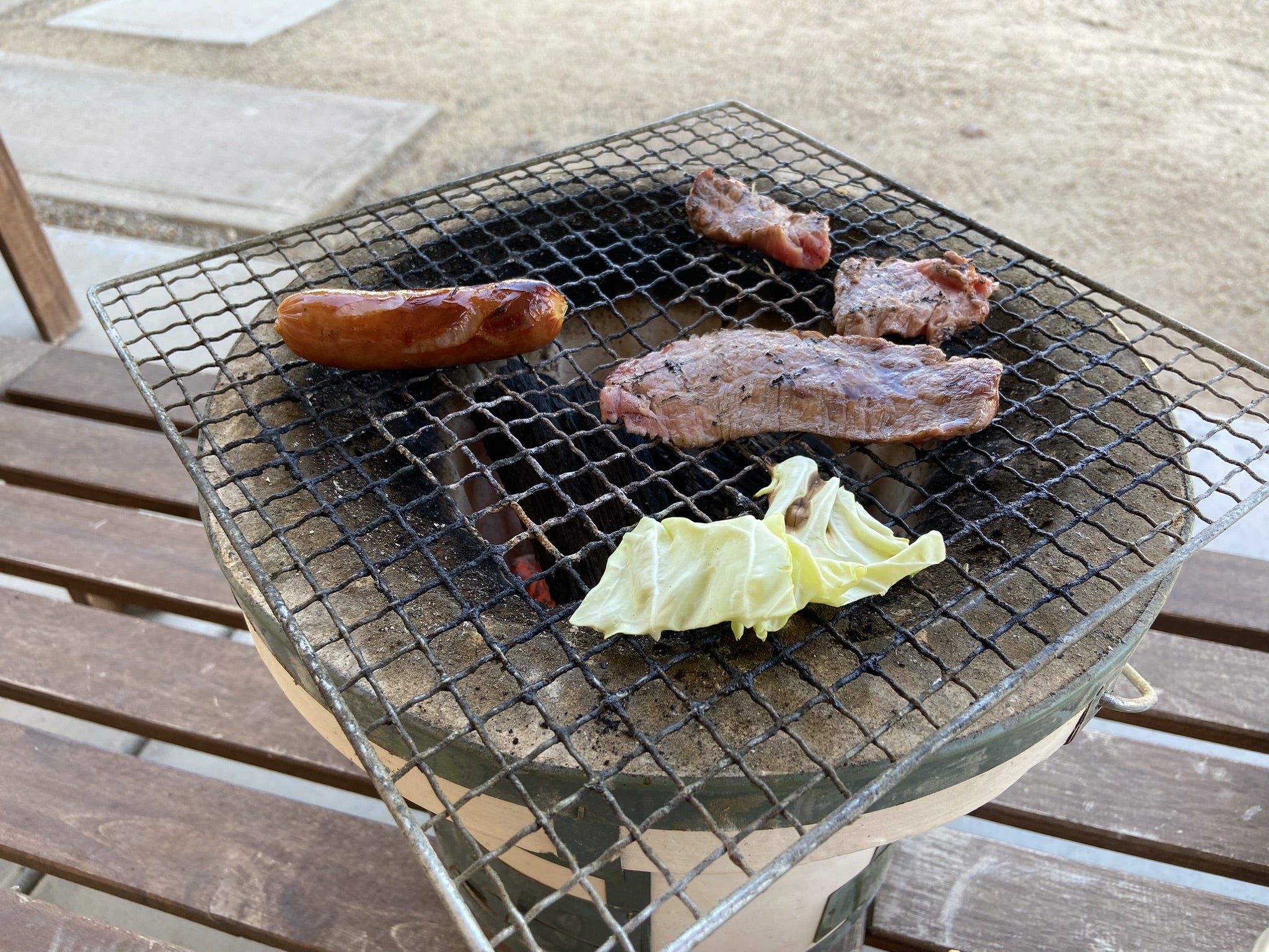 実際に調べた 七輪を自宅の庭で使うと迷惑？煙対策と苦情 - WAKATTA