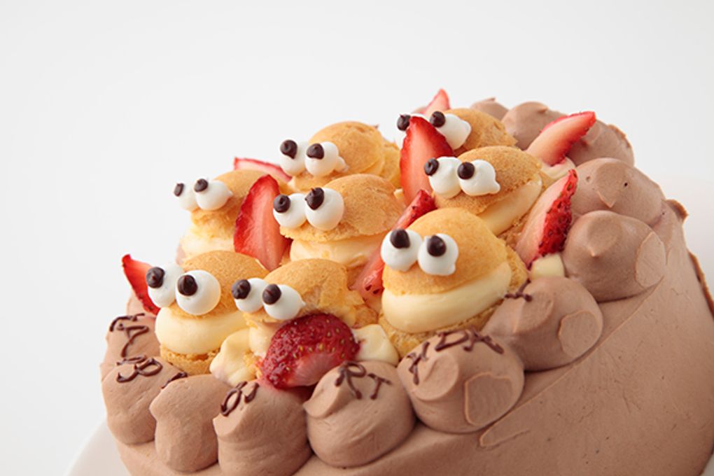 シュークリームたちもお祝い！ チョコ生デコレーション 6号 18cm カラーズCake.jp