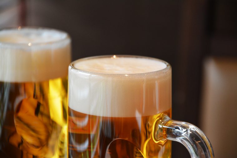 お酒：黒ビールフリーイラスト素材 「趣味で作ったイラストを配るサイト」