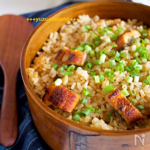 炊飯器で、うなぎご飯。簡単過ぎだけど料亭風な上品な味『うなぎ炊き込みご飯』食で楽しむ魔女♪野菜たっぷり彩りレシピ帳