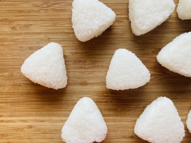 冷蔵庫に入れたコンビニのおにぎりの温め方 by 飛んでぶークックパッド簡単おいしいみんなのレシピが392万品