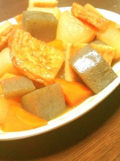 薩摩揚げ、大根、人参の煮物