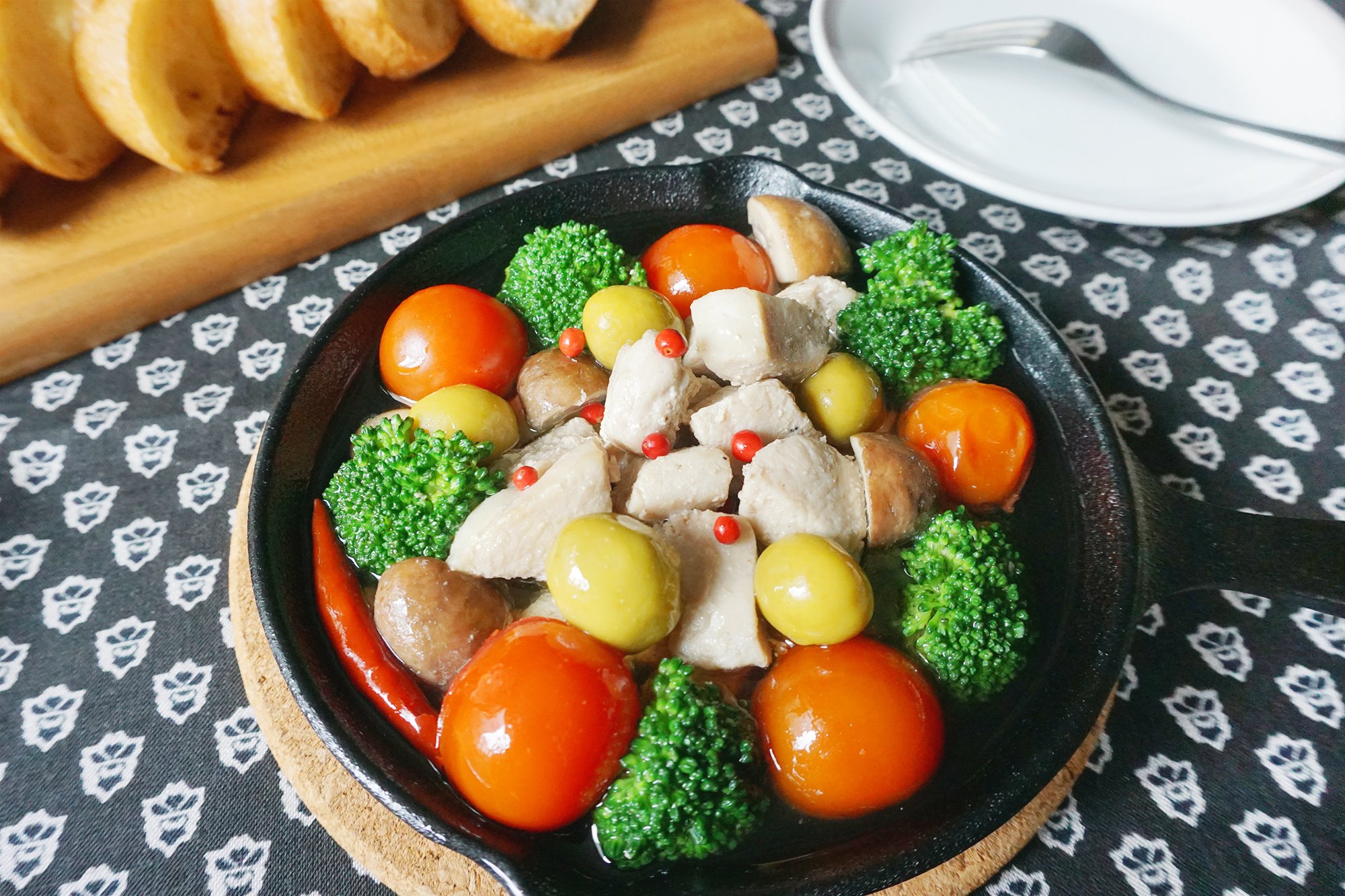 鶏むね肉のアヒージョ