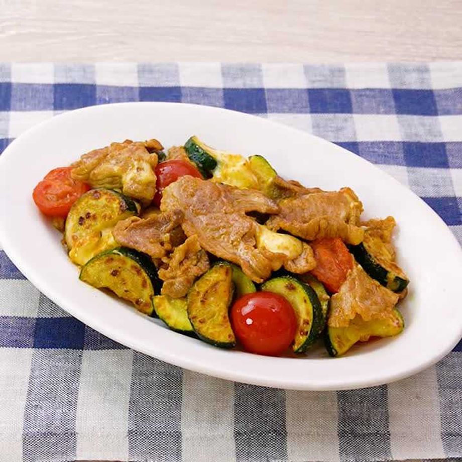 豚こまとズッキーニのカレー炒め