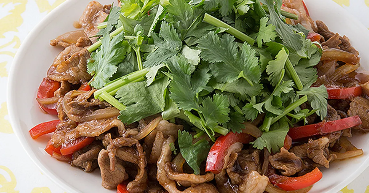 投稿を見て「美味しそう！」「作ってみたい！」と思ったら「好きな絵文字😋♥🍽」で教えてね♪ . 「レンジチャーシュー八角風味」 .電子レンジで手軽にできる、豚肩ロースでつくる本格チャーシュー！S&Bスターアニス 八角 やS&B五香粉をきかせて、まさかレンジでつくっ