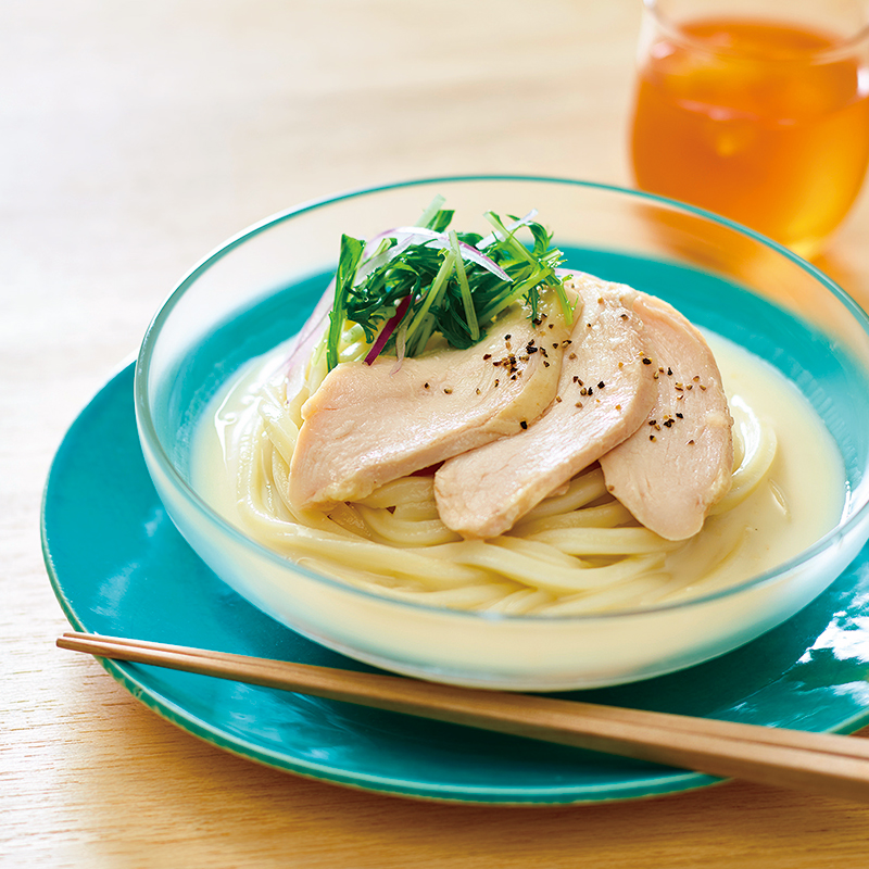 東洋水産 冷たいつゆの鶏だしそば。こないだ食べた「冷しぶっかけ讃岐風うどん 」よりこっちの方がいいな。熱湯３分後に湯切り＆水で冷やして、つゆ入れて、また丼の線まで水を入れる。冷たいつゆうまい。柚子胡椒合いそう。カップ麺大衆そばカップそばnoodlelover