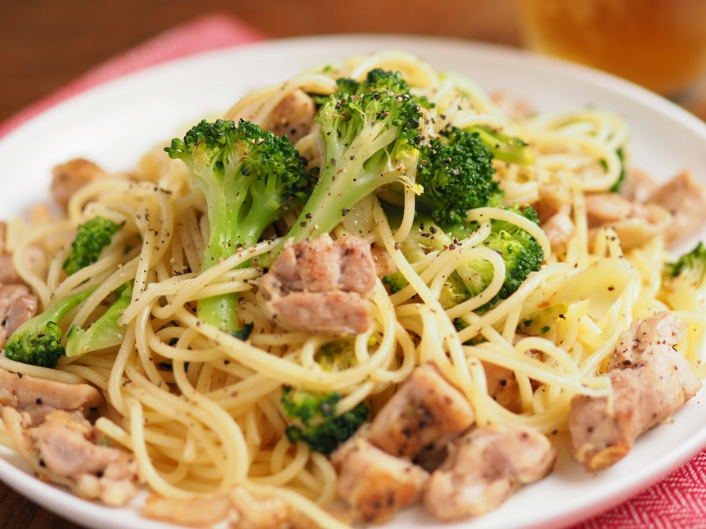 絶品！鶏肉とブロッコリーのごま味噌マヨ炒め