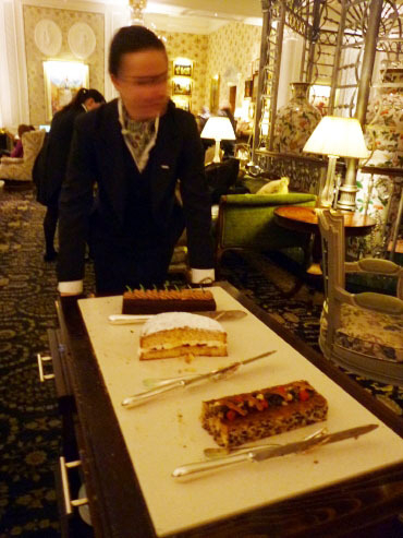 ロンドン観光ブログ : 憧れサボイでのアフタヌーンティーその②