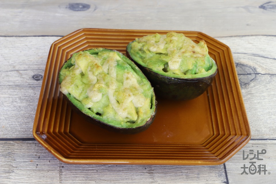 えびとマッシュルームのパスタ ほうれん草のソースの献立 副菜：アボカド グラタン、汁物：夏の千切りスープ野菜 献立・メニュー 味の素パーク たべる楽しさを、もっと