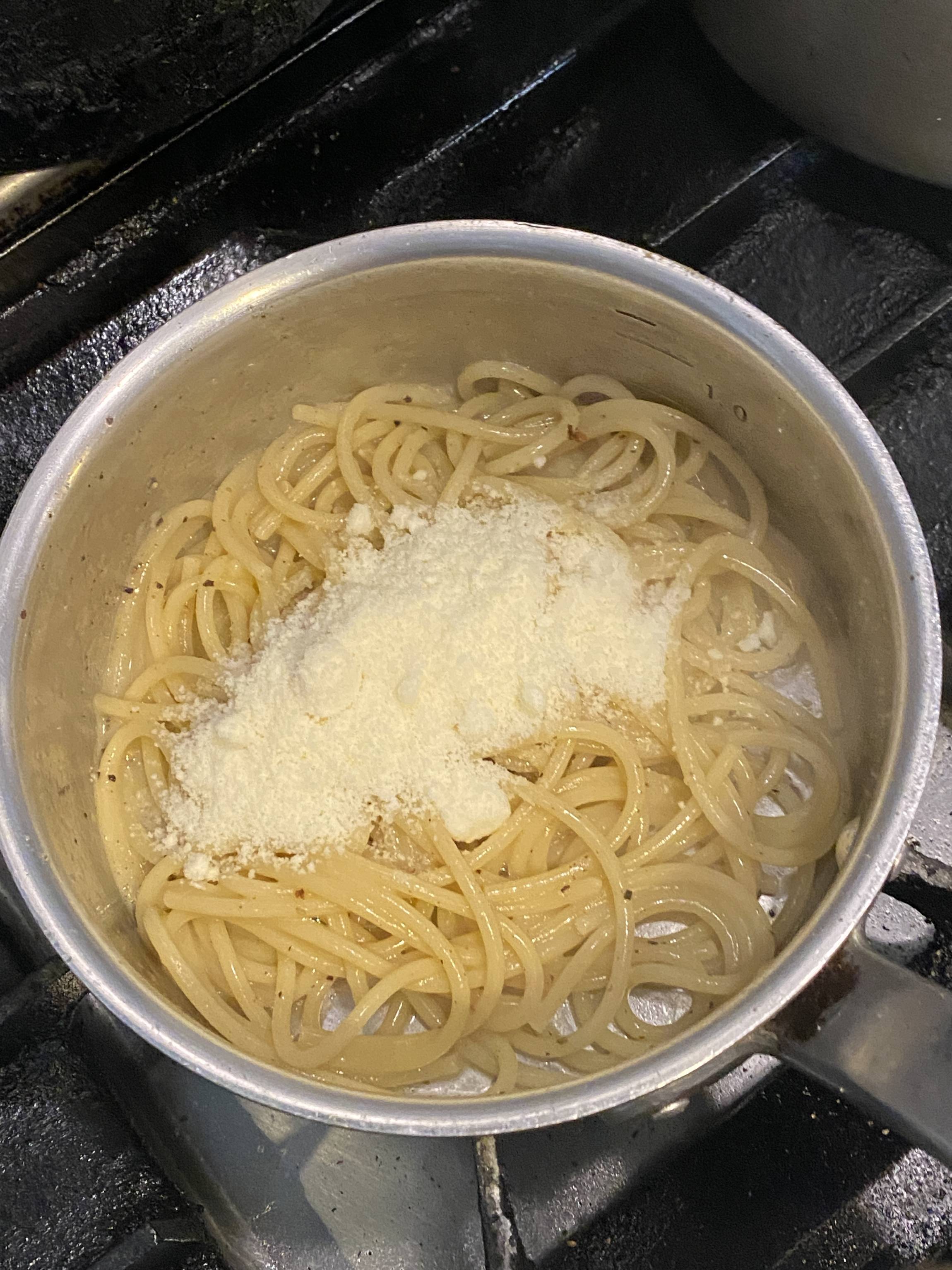 イタリア最古のチーズ「ペコリーノ・ロマーノ」の特徴とおつまみレシピエノテカ - ワインの読み物