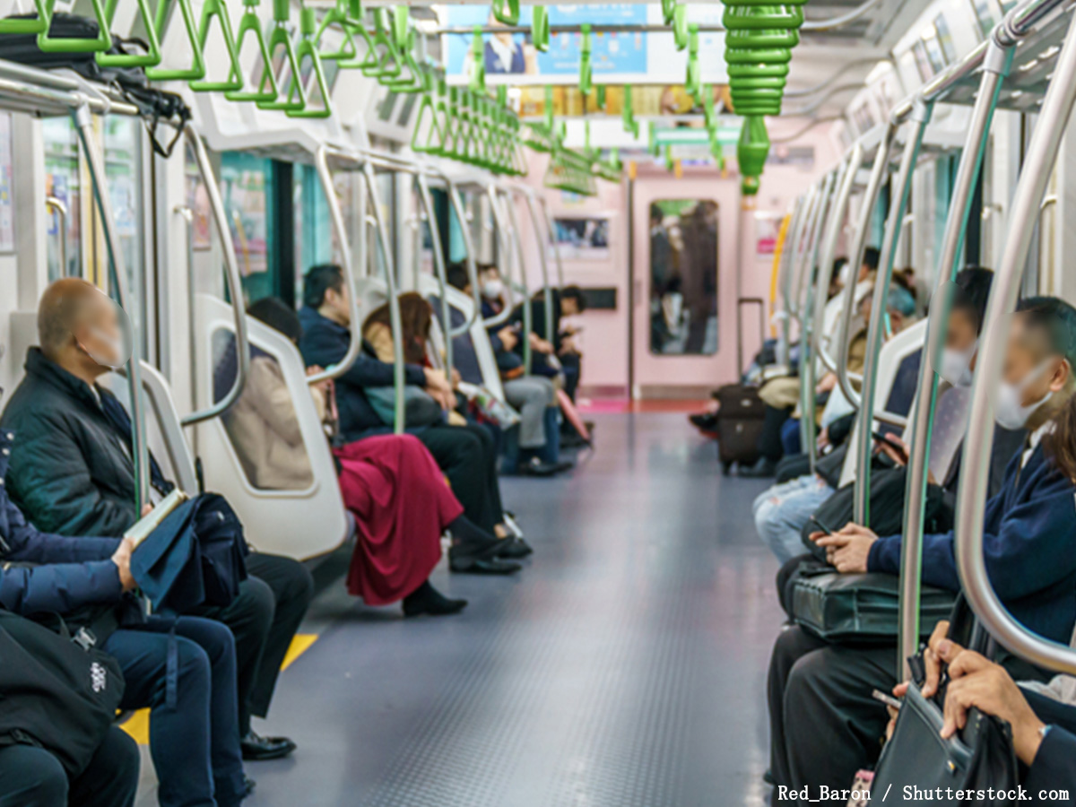 最新版 日本で電車に乗る時のマナー13選。飲食は禁止？化粧や喫煙はマナー違反にあたる