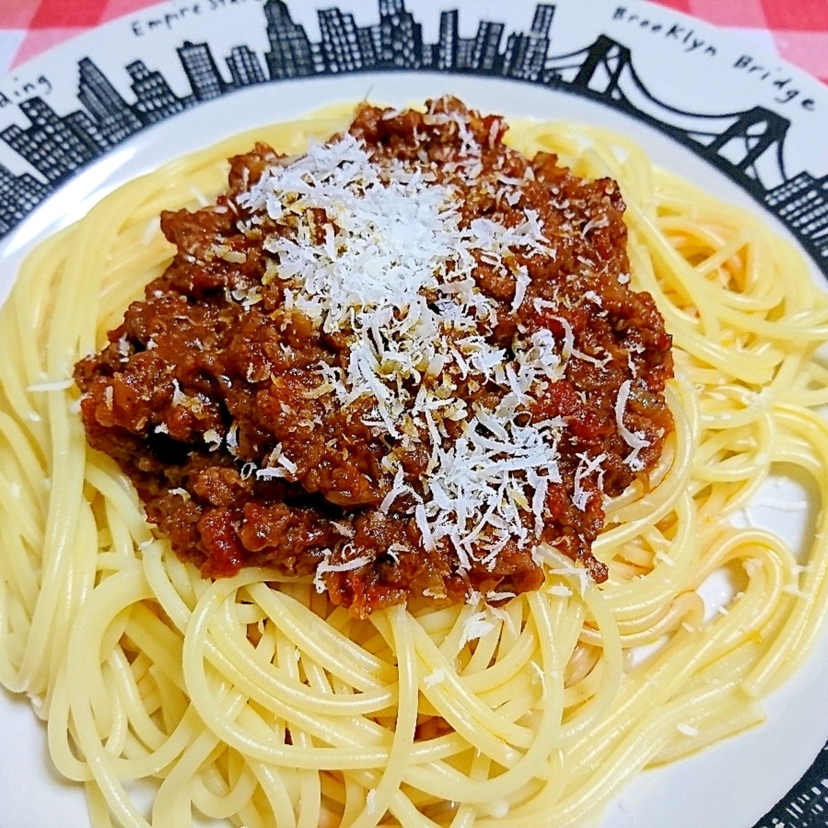 Ragu alla bolognese w homemade tagliatelle 牛挽肉のボロネーゼ 自家製タリアテッレ イタリアボローニャ州発祥のラグー・アッラ・ボロネーゼ 私もボロネーゼ好きで良く食べるんですが、特にヨーロッパで食べた時にお肉がゴロゴロしていて、その肉肉しさがとっても