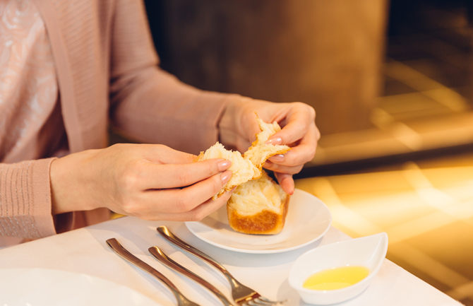 ナイフ＆フォークの意外と知らないマナーチェックインバリ