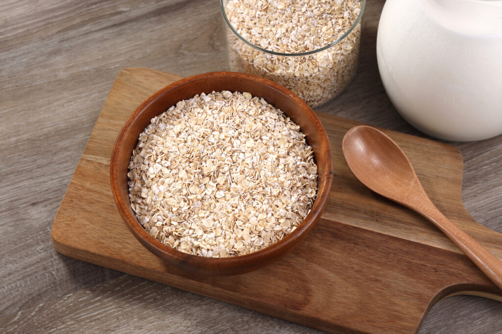 米化」は電子レンジかフライパンで！オートミールで作る「ガッツリ飯」と「一口スイーツ」レシピ@Living アットリビング