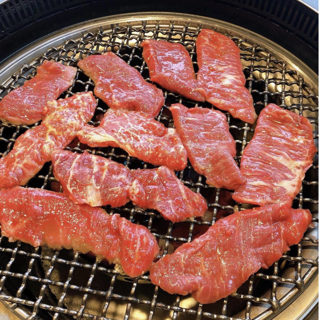 1日焼肉のタレに漬けた牛タンをご飯に乗せて食べるもの程美味いものない