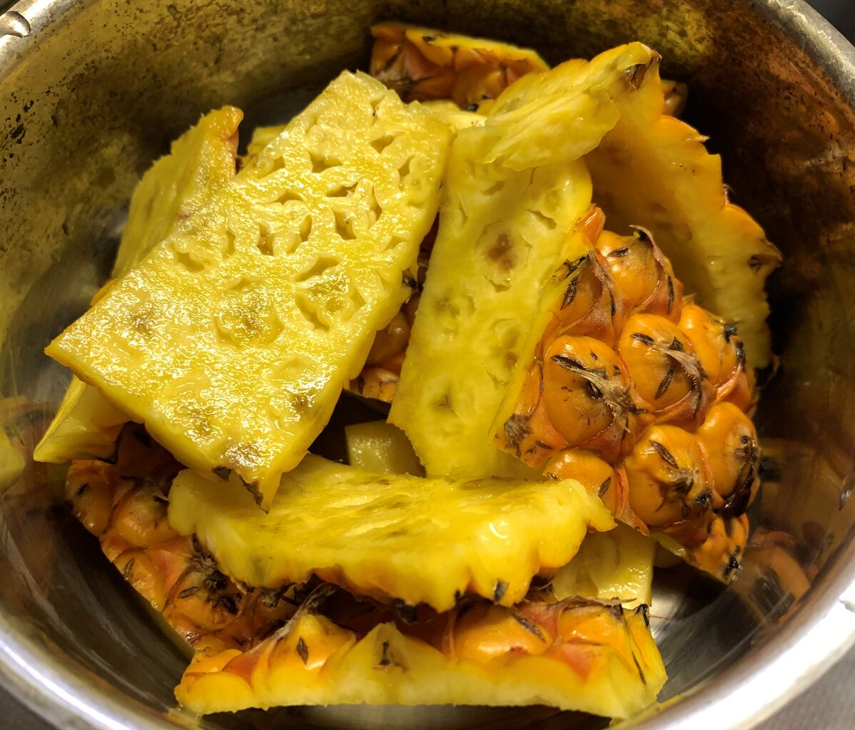 パイナップルの切り方おすすめ5つを青果担当が詳しく解説します！旬の果物野菜について青果のプロが徹底解説 オージーフーズ青果部ブログ