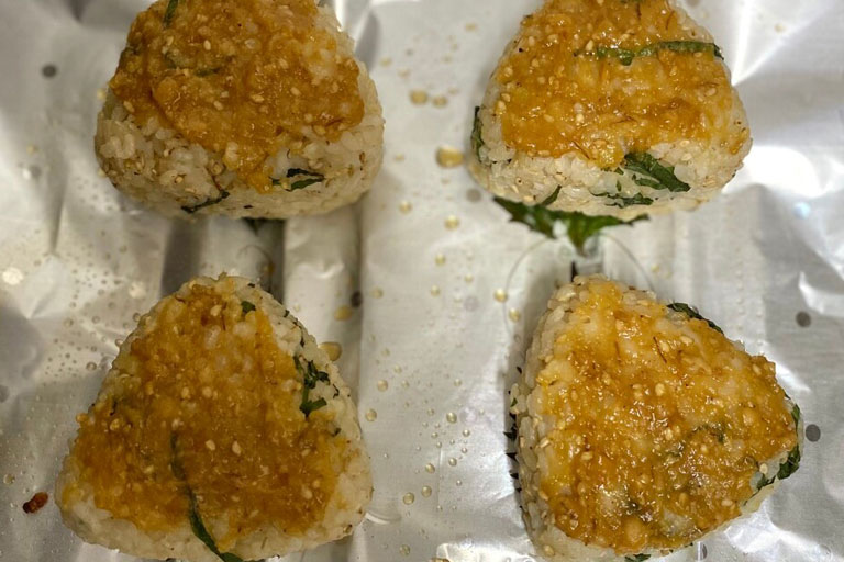 味噌焼きおにぎり ごまと小ねぎオートミールでダイエット！レシピも豊富