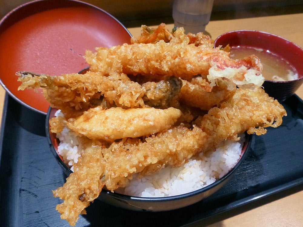 わとや食堂、OPEN初日から大盛況！ランチメニューはもちろん、自家製の酵素ジュースやデザートも大好評です。昨日からご予約のお電話も沢山頂いており、ありがとうございます。ペットとご一緒の場合はテラス席の席数に限りがありますので、ご予約をお勧め致します🐶わと