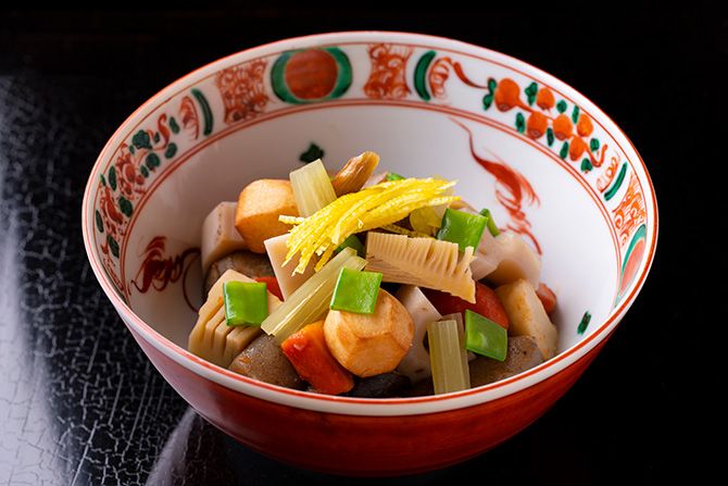 野菜おせち第1回 炒めてから煮込む筑前煮。煮汁を素材にしっかり含ませます