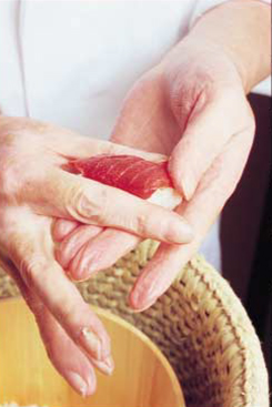 福岡・高砂で炙りや締め、本手返しなど。最高級の寿司の握りの技術