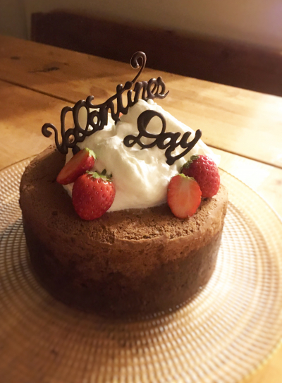 チョコペン１本で特別感！お皿が華やぐデコレーション