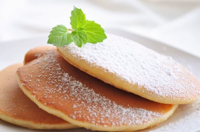 シンプルにバターとシロップで。, ほっこりと朝時間を, お過ごし下さい☺️, 当店のパンケーキは, 小麦粉不使用です。,代わりにもち麦粉を使用しています。, モチっとホクホクで, 素朴な粉の味が癖になります。, ぜひ。, 朝早くは静かな店内で,店主はとても好きな時間帯。, 1日のスタートにどうぞ。,小呂野珈琲店 ,パンケーキカフェ ,パンケーキ ,豊橋パンケーキ ,