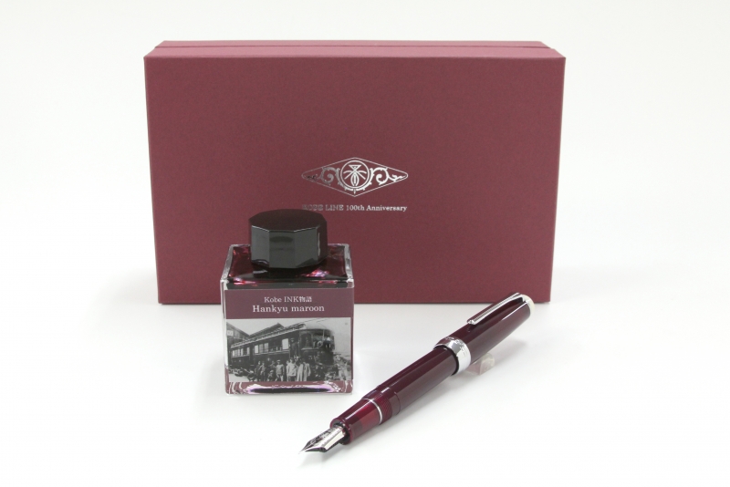 阪急電鉄 三複線を行き交う マルーン色の電車の写真素材114633112- PIXTA