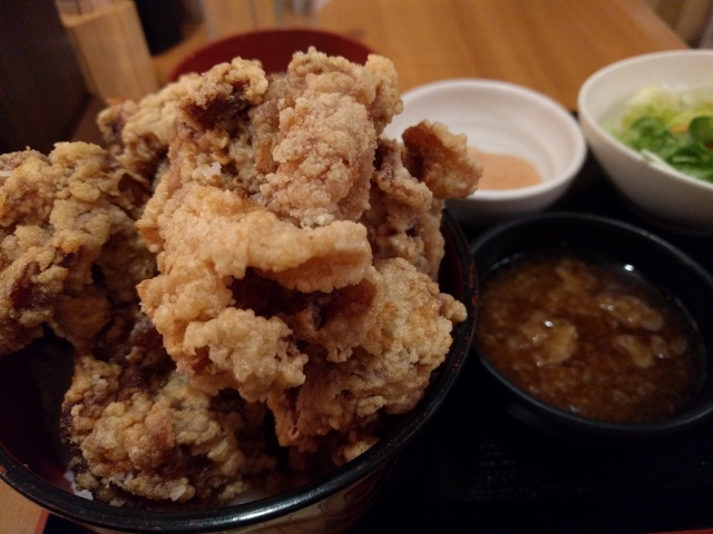 赤坂 満腹必至！「唐揚げ 一筋」でデカ盛り唐揚げランチ