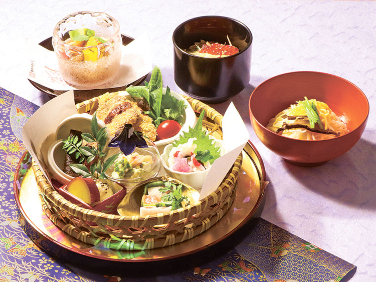 旭川 花月会館 料亭かぶと お盆ビュッフェ 2024年8月銀翼のケーキバイキング