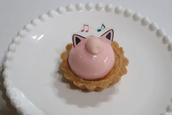 東京・池袋の「ピカチュウスイーツ by ポケモンカフェ」からゲンガー＆ヒトモシの新作ムースケーキ - ファッションプレス