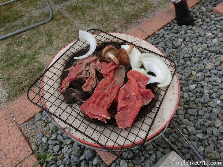 庭で七輪焼き肉です。 : ガラス造形工房 平井聡典 ひらいそうてん阿蘇