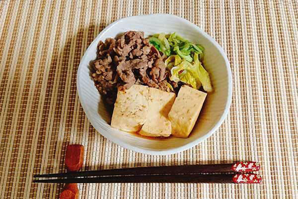 味付けはすき焼きのたれだけ！「絶品肉豆腐」