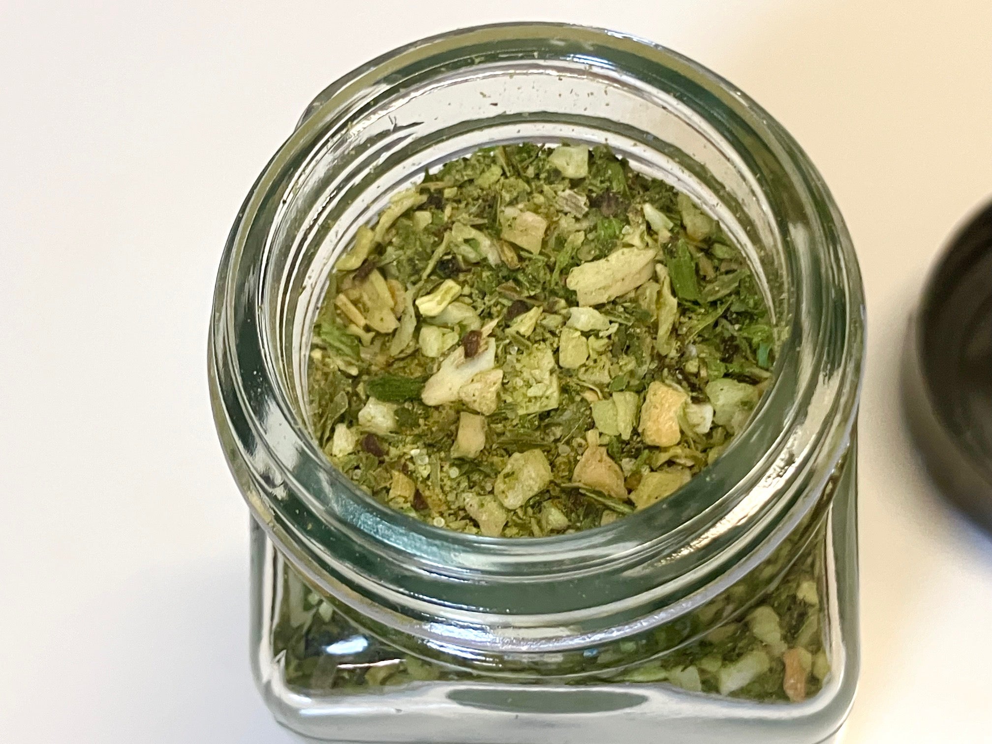 カルディ 緑色の万能調味料がなにかと使える！ハレの日にぴったり♪主食＆主菜アレンジレシピサンキュ