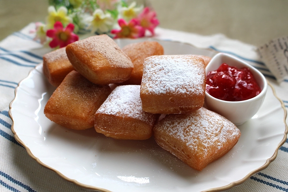 マカロンはフランスではなくイタリア発祥?!-呼び名の由来や歴史・マコロンとの