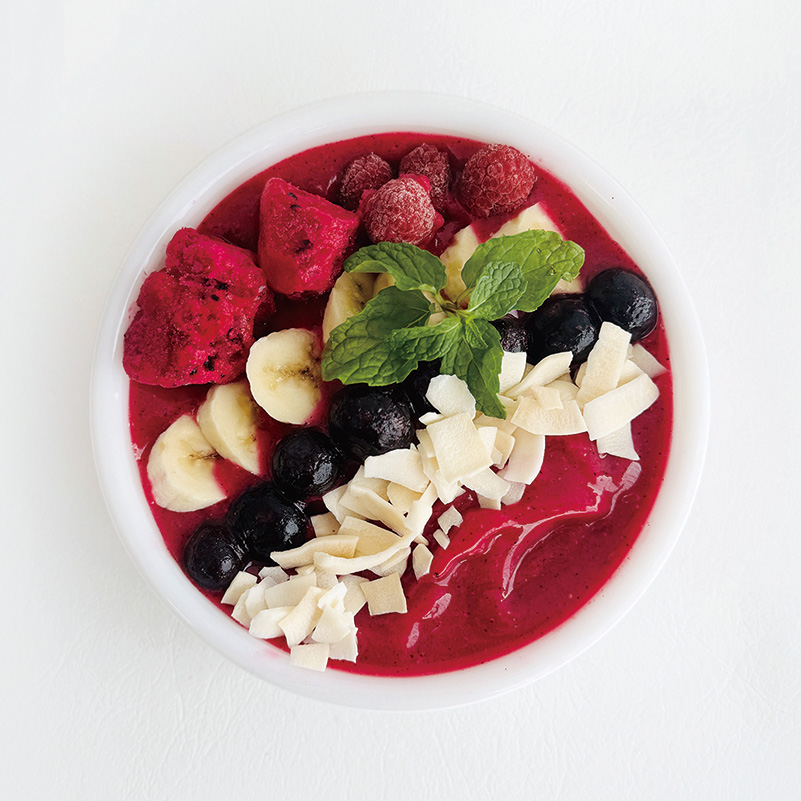 朝食におすすめ！カカオとラズベリーのスムージーボウルレシピ