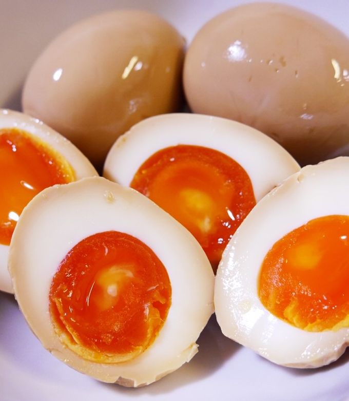 何個でも食べられる♪おつまみたまご🍻♡, ⁡, ⁡, 何個でも食べられる🤤, おつまみたまご🍻❤️, ⁡, ⁡,半熟卵は沸騰したお湯に入れてから, 8分茹でました🍲, ⁡, ⁡, 大人2人前 ⏰所要時間10分, ⁡, □半熟卵4個, A白ごま大さじ1,Aごま油大さじ1, Aコチュジャン大さじ1, A鶏がらスープの素小さじ1 2, Aにんにく4～5cm, □小ねぎ・輪切り唐辛子適量, ⁡, ⁡,