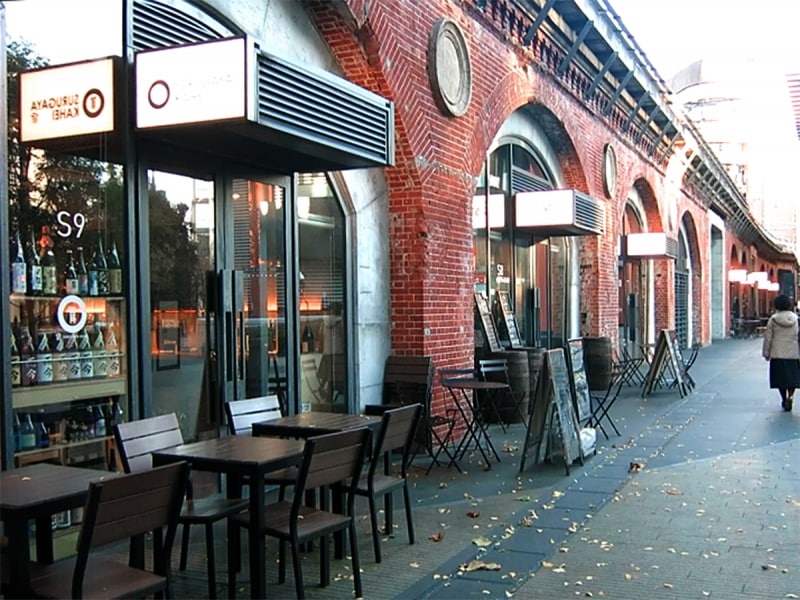 旧「万世橋駅」のいま 交通博物館の休憩所は階段に カフェ、ビアバーも 東京の「今昔」体感 乗りものニュース