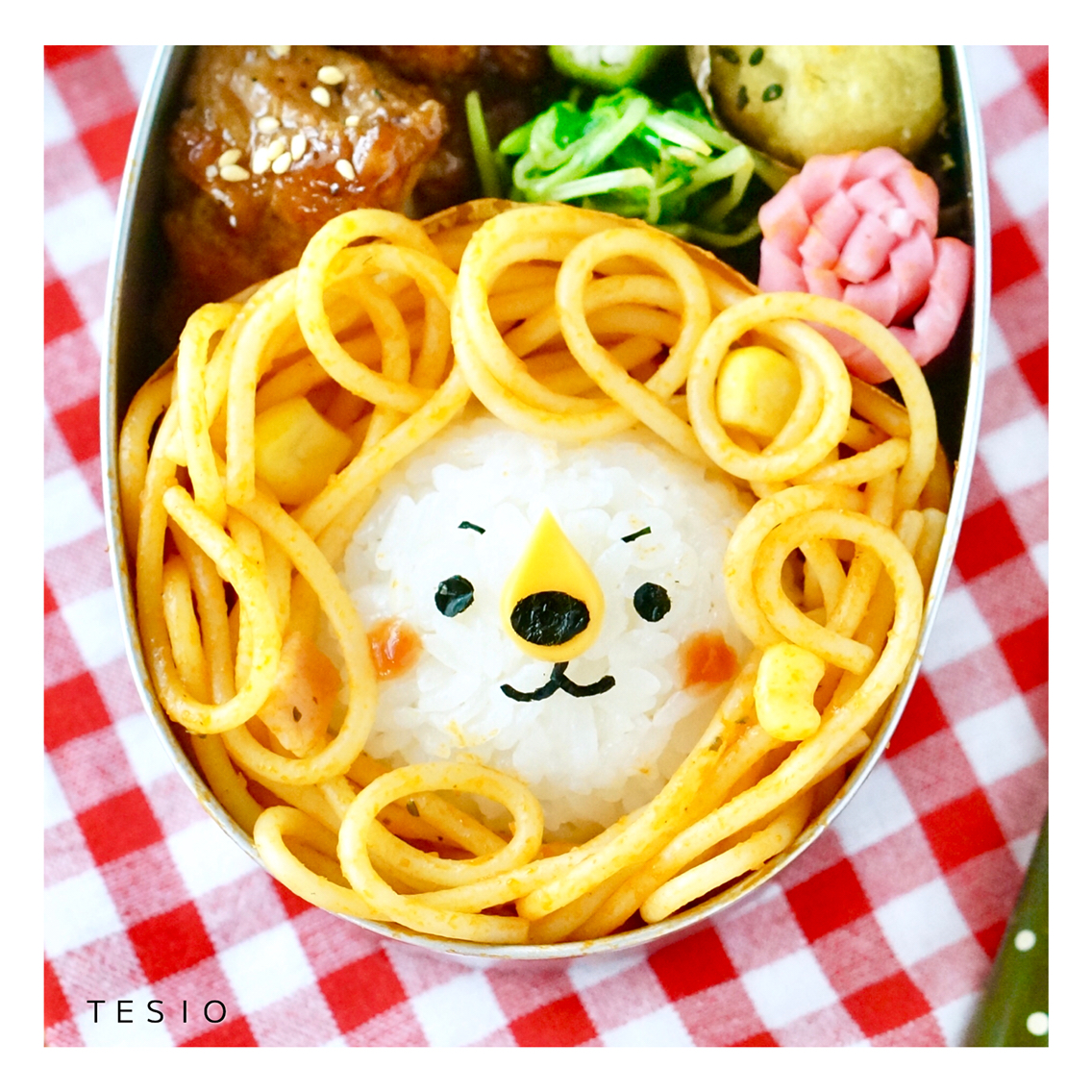 「お弁当」うずらとそぼろでライオン弁当