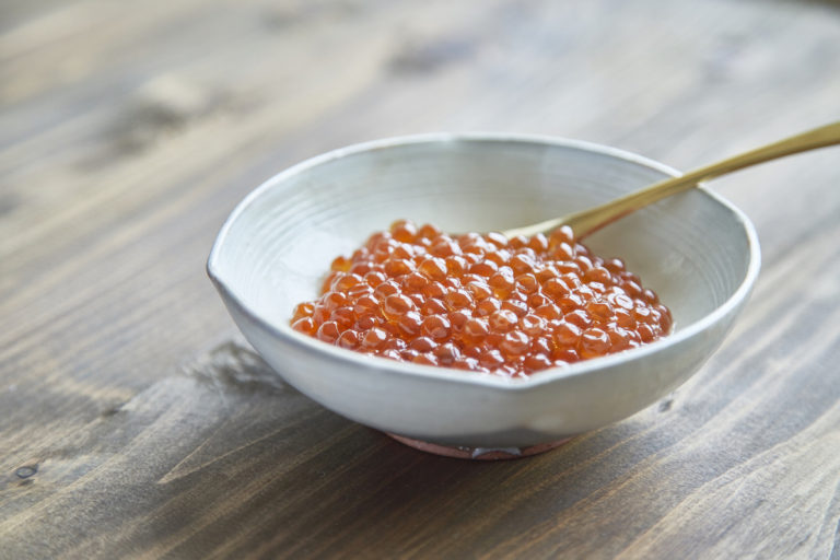 今年は生筋子から醤油漬けと白だし漬けにチャレンジしてみました。 - メガネ先生の日記 青森グルメ