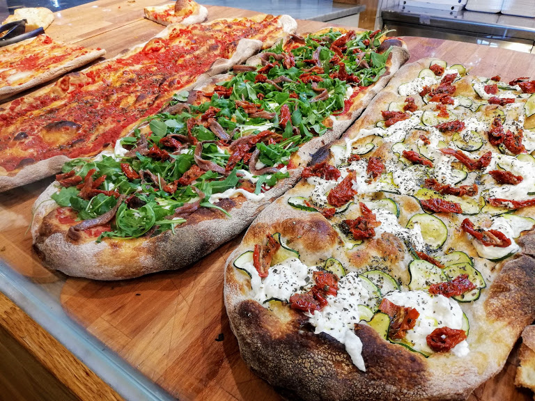 本場イタリアのピザ！種類・食べ方・値段・店・歴史・有名な理由などをくわしく解説