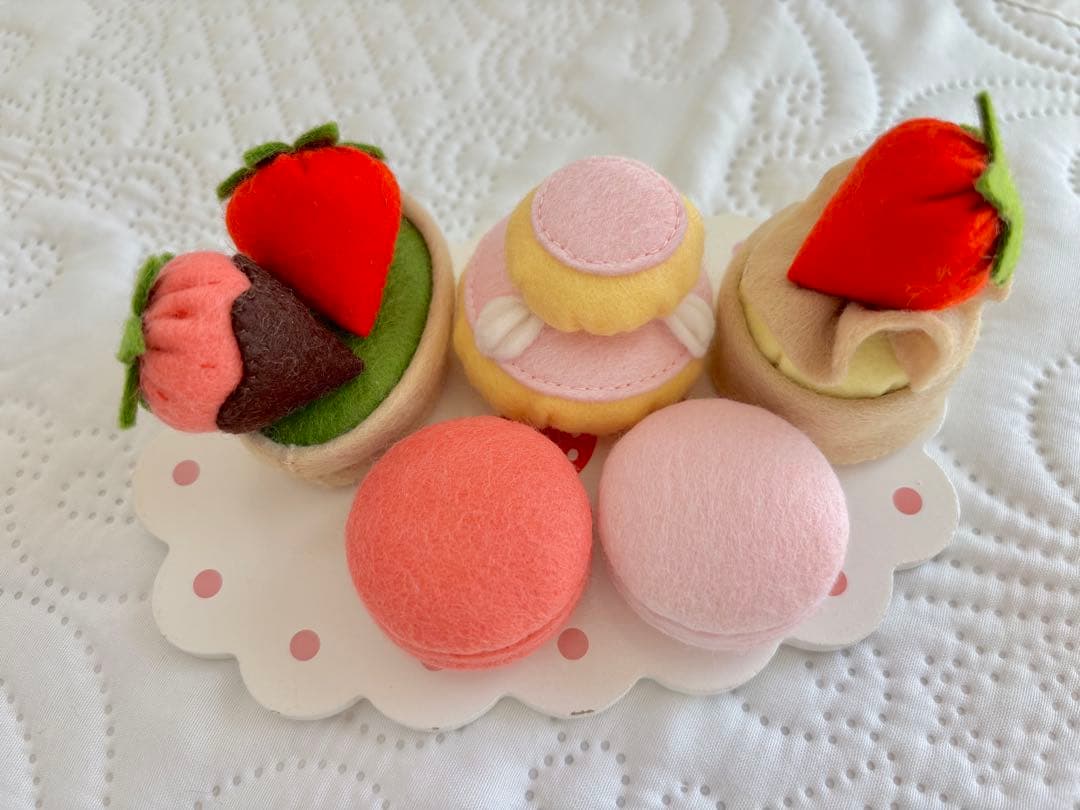 フェルト いちご 赤色 10個 ハンドメイドの通販 by さおりんご's shopラクマ