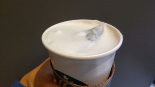 𖧷感動ミルクティー𖧷 ⁡ゼンクラウドウーロンティーラテ ⁡ ▫️アーモンドミルクに変更 +55 ▫️ホワイトモカシロップに変更 ▫️シロップ少なめ▫️はちみつ追加 ⁡ ⁡ ―――∞――― ⁡ やっぱりこれ美味しすぎる🥹 ⁡ 飲んだことない人はぜひ飲んで💕 ⁡ ⁡ ⁡ ୨୧