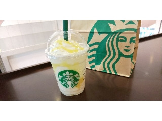 スタバ 新作レポ 新メニュー「レモン ヨーグルト 発酵フラペチーノ」！ おすすめカスタムや、新作フードも!!MORE