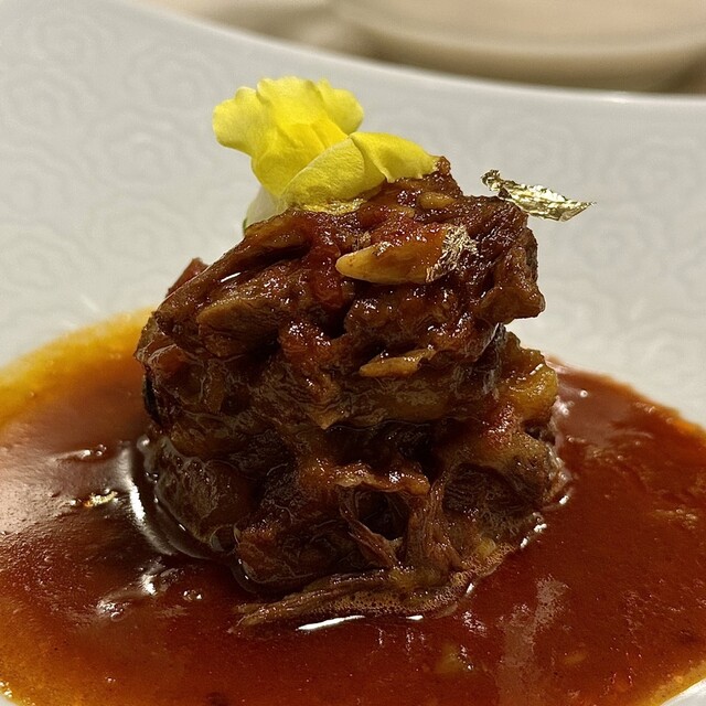 大阪「唯」 @yui.korean.samgyetang.sinaburo -————————————— ・価格 15,000〜20,000・食べログ 3.63 ・住所 大阪府大阪市生野区中川西2-12-4 ・味 4.2 ・接客 ・コスパ 3.9５点満点中-————————————— 1日1組限定のプラチナシートの人気韓国料理店 「唯」 アクセスは